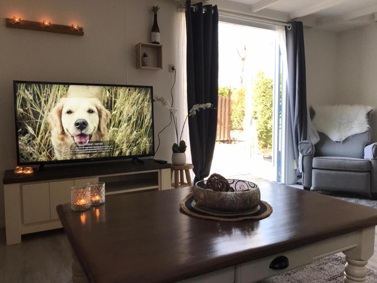 Omheind Chalet Met Prive Hottub. Op De Veluwe Villa Voorthuizen Esterno foto