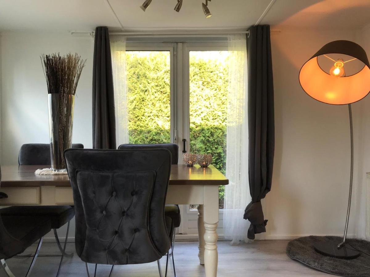 Omheind Chalet Met Prive Hottub. Op De Veluwe Villa Voorthuizen Esterno foto