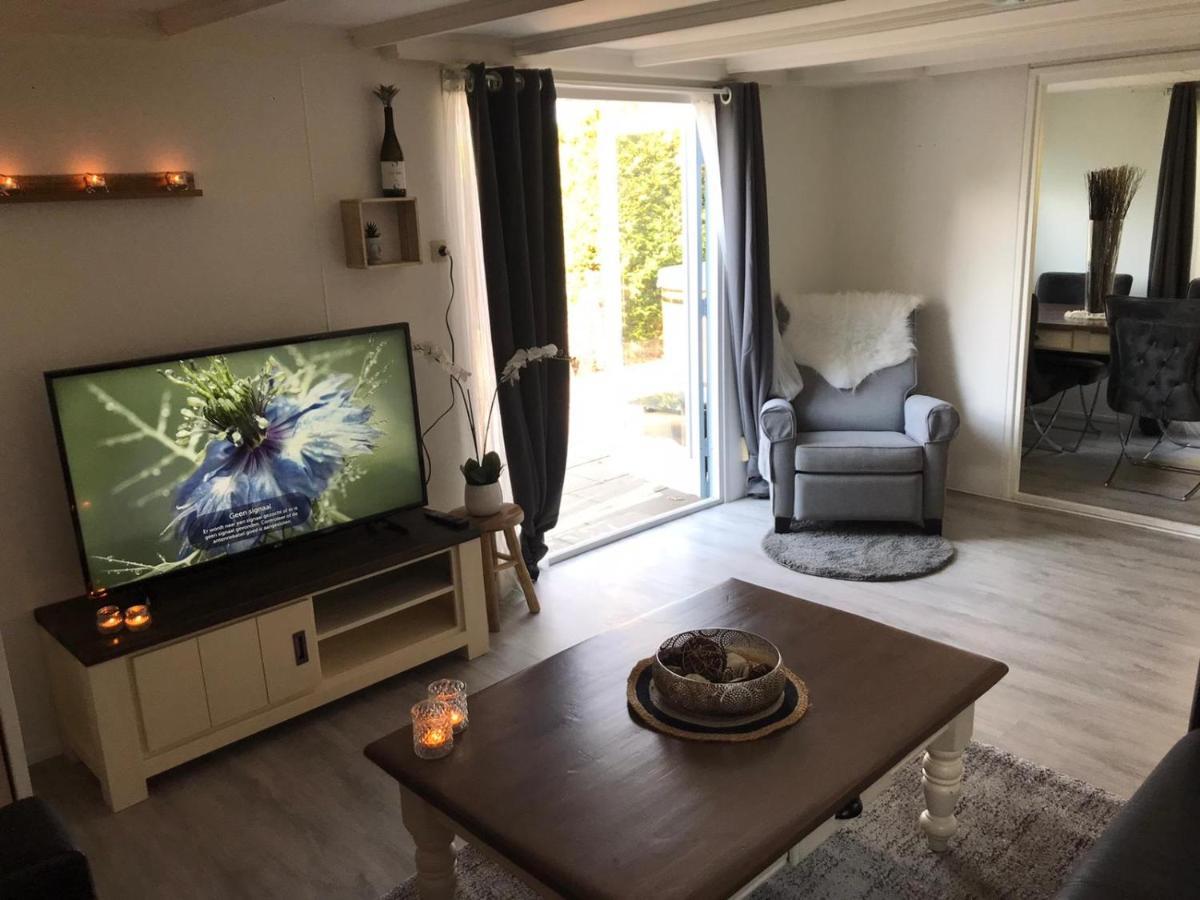 Omheind Chalet Met Prive Hottub. Op De Veluwe Villa Voorthuizen Esterno foto